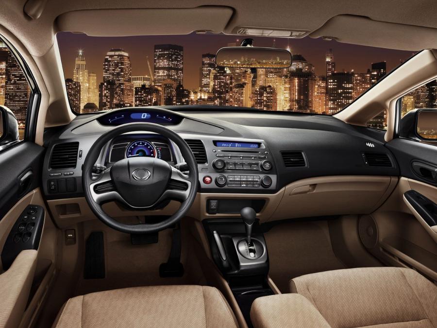  DongFeng Ciimo 2012 года  (фото 2 из 3)